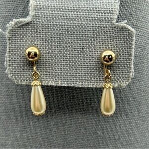 Sarah Coventry Cream Faux Pearl Clip On Dangle Earrings Gold Tone
